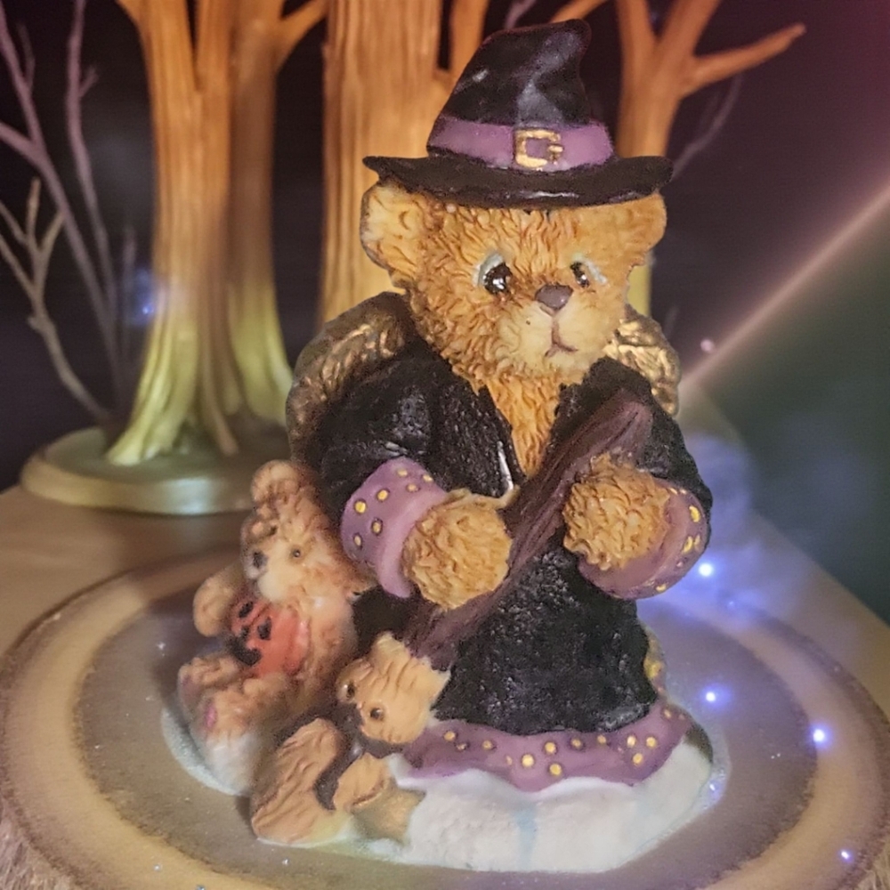 Vtg 1997 Artmark Resin Halloween Teddy Bear Cub Pumpkin Witch Figurine